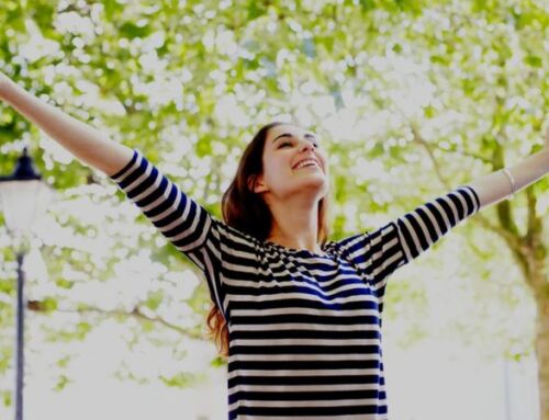 Afirmaciones positivas: los beneficios de hablarse a uno mismo para ser más feliz